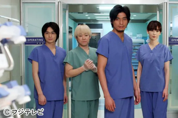 新ドラマ「医龍4」(フジテレビ系)でチームドラゴンが再集結。写真左から小池徹平、阿部サダヲ、坂口憲二、稲森いずみ