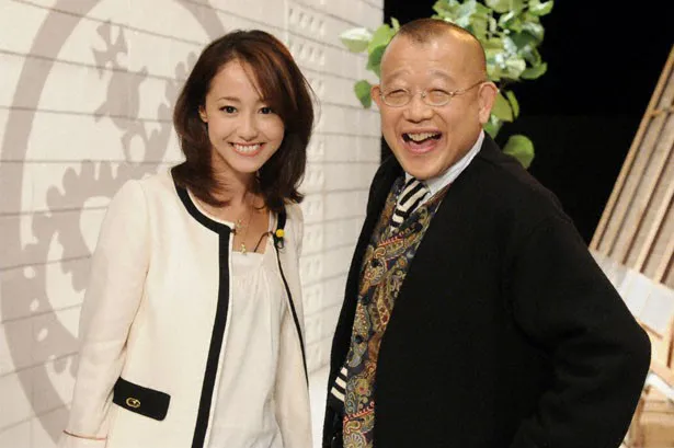   「A-Studio」（TBS系)に初出演した沢尻エリカ（写真左）。収録を終え、笑福亭鶴瓶（写真右）と笑顔で記念撮影 