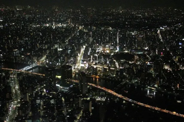 地上345mの展望デッキから見た東京の夜景