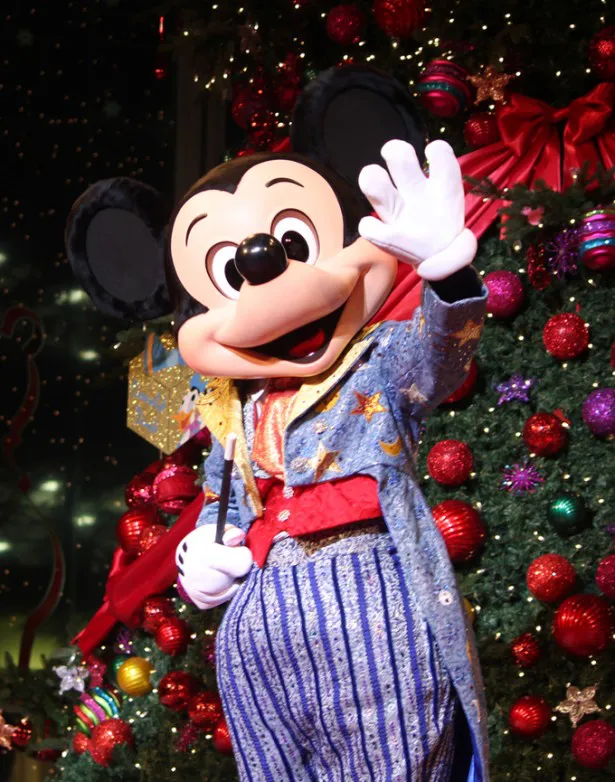 ミッキーマウスが丸ビルのクリスマスツリー点灯式に登場 高さ8mの ディズニーツリー に魔法をかける 画像2 7 芸能ニュースならザテレビジョン