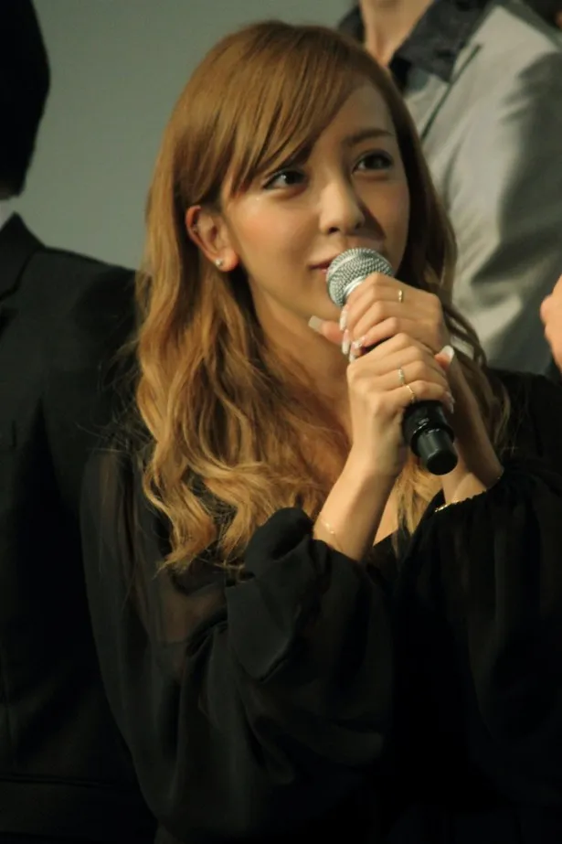 【写真】元AKB48の板野友美も舞台あいさつに登場