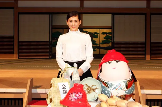 【写真】「八重の桜」の収録を終えた綾瀬は、岡田の「軍師官兵衛」へバトンタッチ