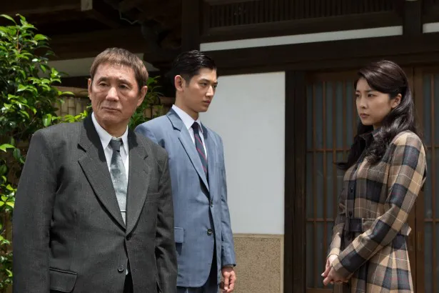ドラマスペシャル「黒い福音」に出演するビートたけし、瑛太、竹内結子(写真左から)