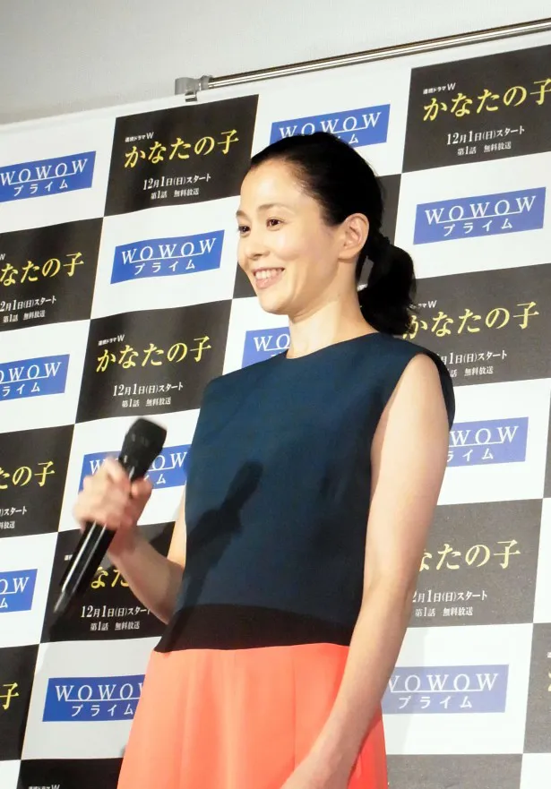 過去に犯した罪に苦しむ主人公・豆田日都子を演じる坂井真紀