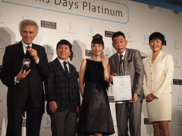(左から) ジョルジュ デュブッフ氏、田中、太田夫妻、ハンキンソン尚子社長