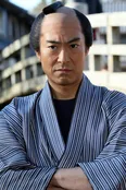 岡っ引きの徳五郎を演じる高嶋政宏