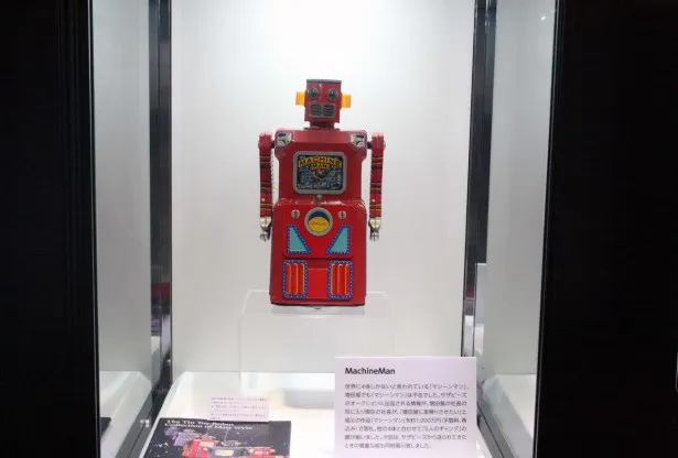 サザビーズNYのオークションで、約1000万円で落札された“MACHINE MAN”も展示