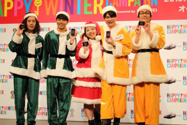 「HAPPY WINTER CAMPAIGN」オープン記念イベントに出席した(左から)ピースの又吉直樹と綾部祐二、渡辺直美、平成ノブシコブシの吉村崇と徳井健太