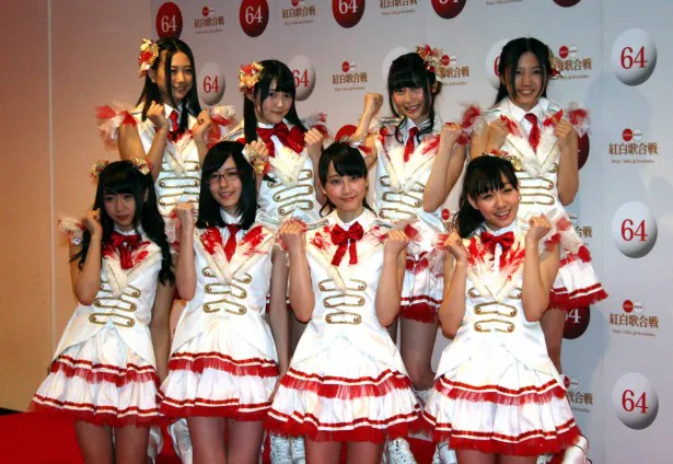 【写真】リハーサル後の会見に登場したSKE48の松井珠理奈(前列左から二人目)、松井玲奈(同右から二人目)らメンバー