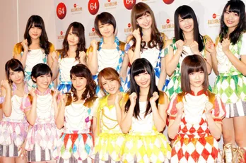 AKB48が紅白で初の試み！ 110人が110の国と地域それぞれの衣装で出演!!