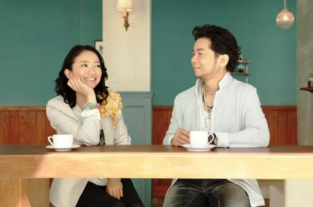 「NEWS ZERO」(日本テレビ系)の新テーマソングとして書き下ろしの新曲「AGAIN」を提供したDREAMS COME TRUEの吉田美和(左)と中村正人(右)