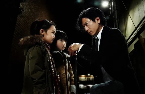【写真】主演の芦田愛菜と、鈴木梨央が初共演。三上博史は子供たちに厳しく接する施設長役を