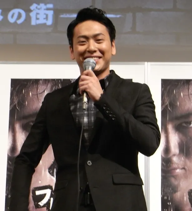 ジャーナリスト・城ヶ崎を演じた山下は、「一人の撮影が多かったんですが、もっと先輩とか共演者の方と絡みたかったです。孤独で寂しかったです」と本音を吐露