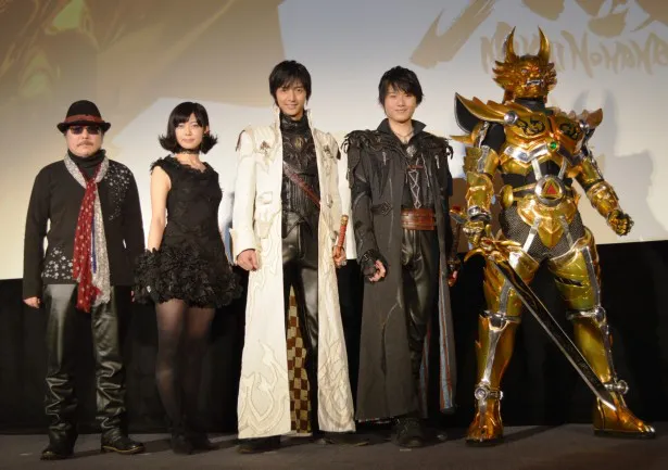 「牙狼＜GARO＞‐魔戒ノ花‐」の製作発表会記者会見に登場した(左から)原作・総監督の雨宮慶太、マユリ役・石橋菜津美、冴島雷牙役・中山麻聖、クロウ役・水石亜飛夢、GARO