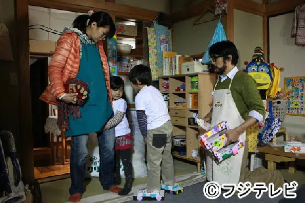 バツイチの三徳(岡田義徳)は、二人の子供を男手一つで育てている