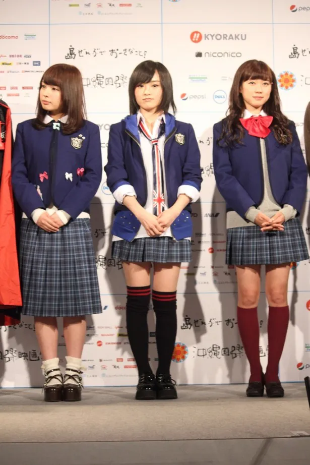 NMB48を代表して登壇した(左から)山田菜々、山本彩、渡辺美優紀