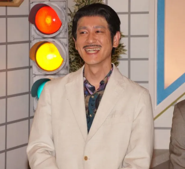 田中はコント「囲み取材」でゲスな質問ばかりをするゲスニックマガジン記者・西条の衣装で登場。会見中はゲスな発言はなく、真面目なコメントを！