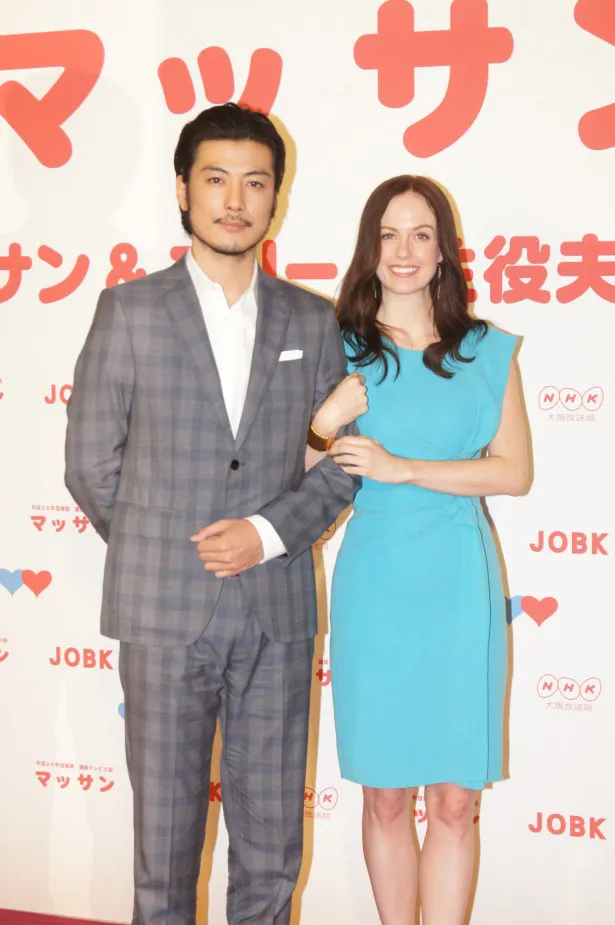 連続テレビ小説「マッサン」主役夫婦に決まった玉山鉄二とシャーロット・ケイト・フォックス（写真左から）