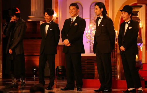 優秀助演男優賞を受賞した(左から)オダギリジョー、妻夫木聡、ピエール瀧、松田龍平、リリー・フランキー