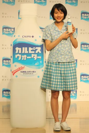「全力で少し照れ屋な女の子をやらせていただいています」能年玲奈がカルピスウォーターのCMに3年連続出演!