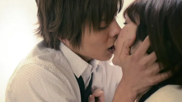 【写真】第1話は女性胸キュンの「奪われたキス」