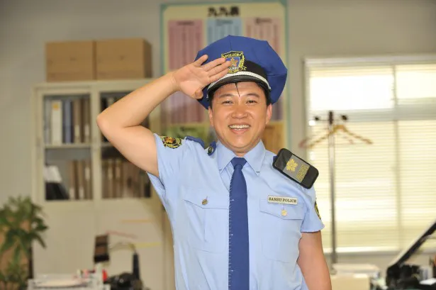 警察官の制服を着て正義感が強くなったと語るスギちゃん