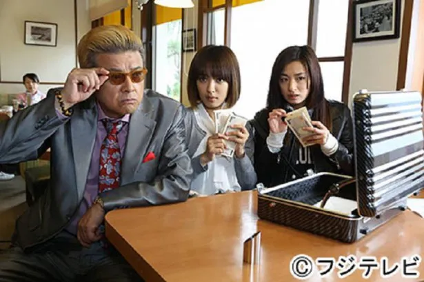 「極悪がんぼ」の第1話ゲストとして尾野真千子(右)や三浦友和(左)らと共演し、「大変だけど、勉強だと思いながらやらせていただいています」と語る夏菜(中央)