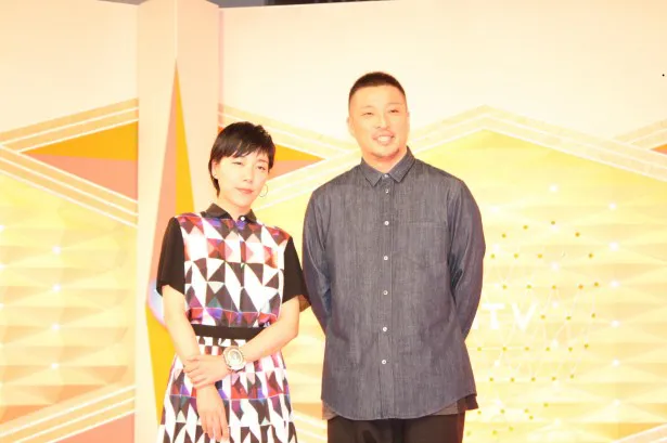「ハートネットTV」の会見に登場した安藤桃子(左)と若旦那(右)