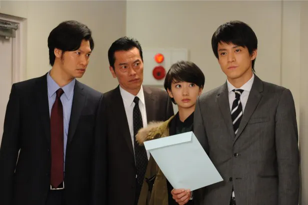 新ドラマ「BORDER」に出演する小栗旬、波瑠、遠藤憲一、青木崇高(写真右から)