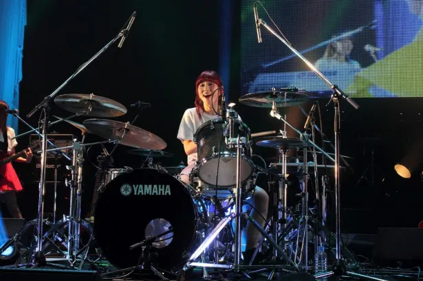 紫担当・あんにゃこと玉井杏奈はBand PASSPO☆ではドラムを担当