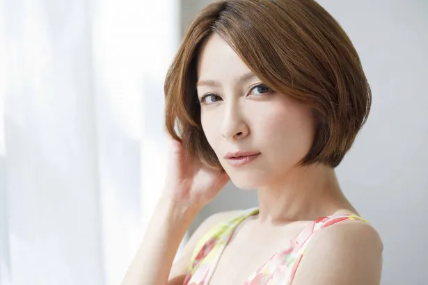 6月30日(月)スタートのドラマ「碧の海～LONG SUMMER～」で主人公・小館舞を演じる奥菜恵