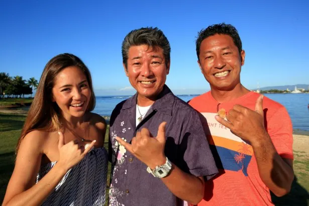 「ハワイに恋して」より。（写真左から）アリッサ、布川敏和、内野亮