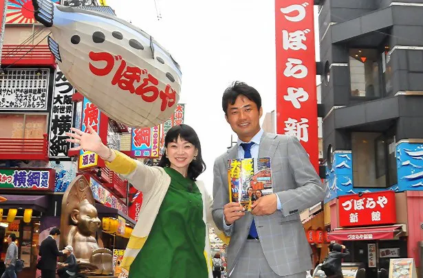 大阪の新名所・あべのハルカスの展望台に集合したのは、大阪出身の未知やすえ(左)と杉村太蔵(右)