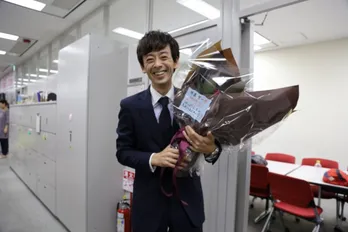 「俺のダンディズム」滝藤賢一が笑顔でクランクアップ!!