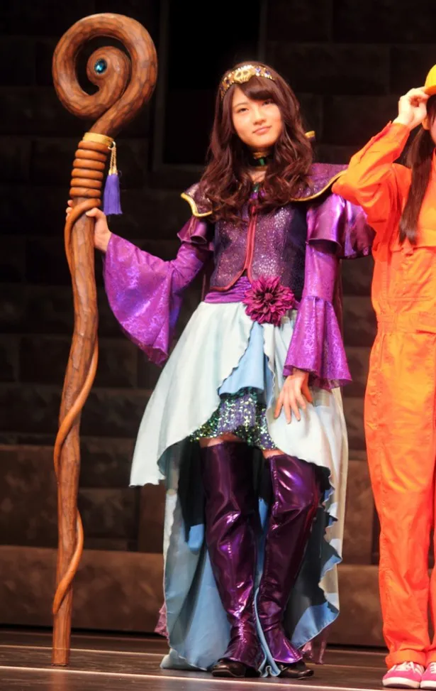 ルイーダの衣装を着た若月佑美は、この日の実際の公演でルイーダ役をゲット！