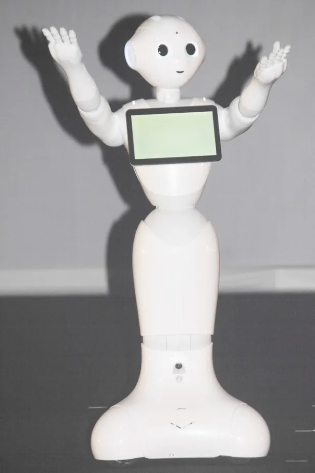 初めて報道陣の前に登場した世界初の感情認識パーソナルロボット・Pepper