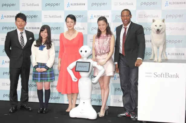 ソフトバンクが人間の感情が分かるロボット Pepperを発表 見事なしゃべりに橋本環奈 映画みたい 芸能ニュースならザテレビジョン