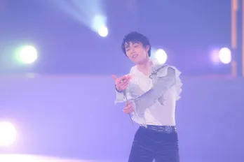 羽生結弦が故郷への思いを込めてスケーティングを披露！