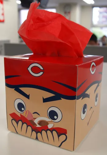 個性的な商品が人気のカープオフィシャルグッズから、 今度は「カープ坊ックスティッシュ」が登場!