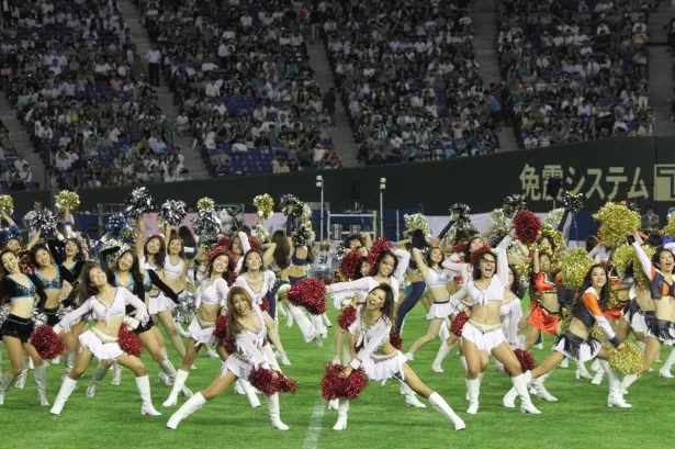 見事なダンスを見せる東日本Xリーグチアリーダーズ