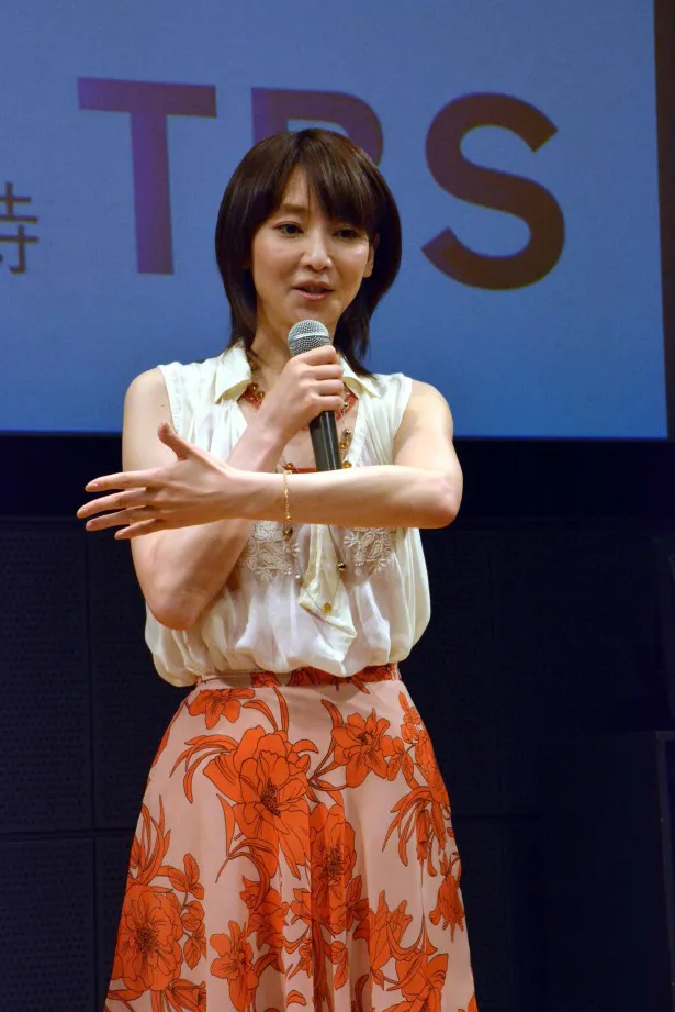 健太に思いをよせる美容師・あけひを演じる稲森いずみ