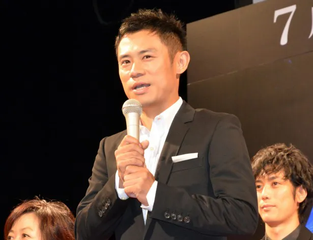 美術教師・浚介を演じる伊藤淳史