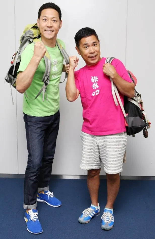 「東野・岡村の旅猿SP―」で、カリブ海の旅を終えての会見を行った東野幸治（左）と岡村隆史（右）
