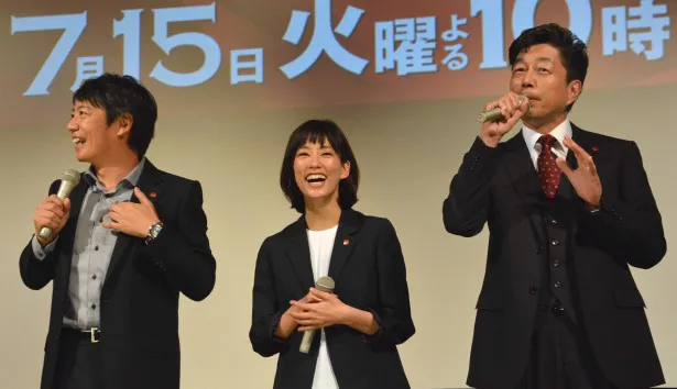 【写真を見る】生瀬勝久(左)と中村雅俊(右)のトークに終始笑顔の水川あさみ(中央)