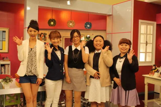 (写真左から)「大久保セブン」に出演するおのののか、鈴木奈々、大久保佳代子、江上敬子、近藤くみこ