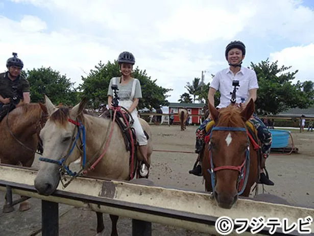 【写真を見る】有吉が平愛梨、カンニング竹山らと乗馬体験