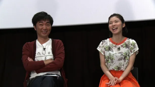 【写真を見る】トーク中の小沢一敬(左)と松岡茉優(右)の掛け合いも必見！