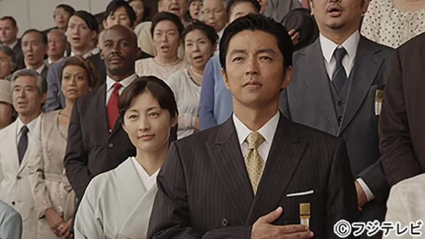 「東京にオリンピックを呼んだ男」で主人公・フレッド和田勇を演じる大沢たかお(右)と妻・正子役の常盤貴子(左)