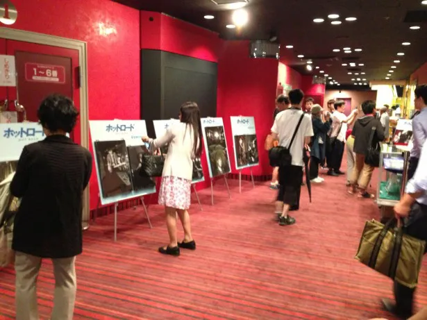 【写真を見る】東京・丸の内ピカデリーで1日限定で行われた尾崎豊のパネル展の模様
