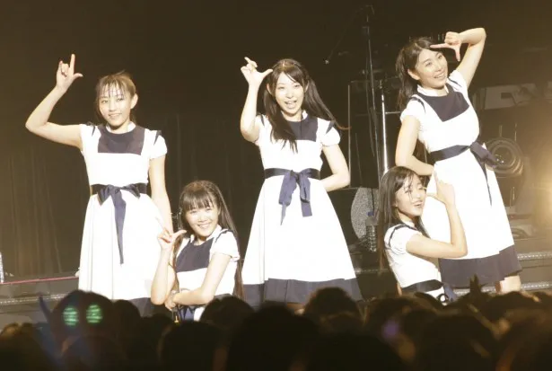 ドロシーリトルハッピーは左からMIMORI、MARI、KANA、KOUMI、RUUNAの5人組